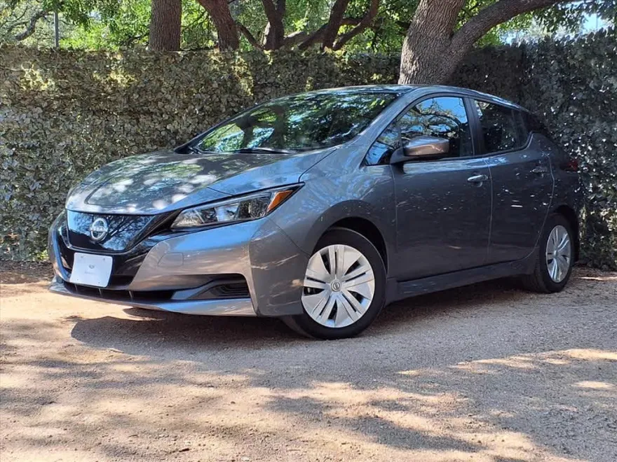 2023 Nissan Leaf S photo 1