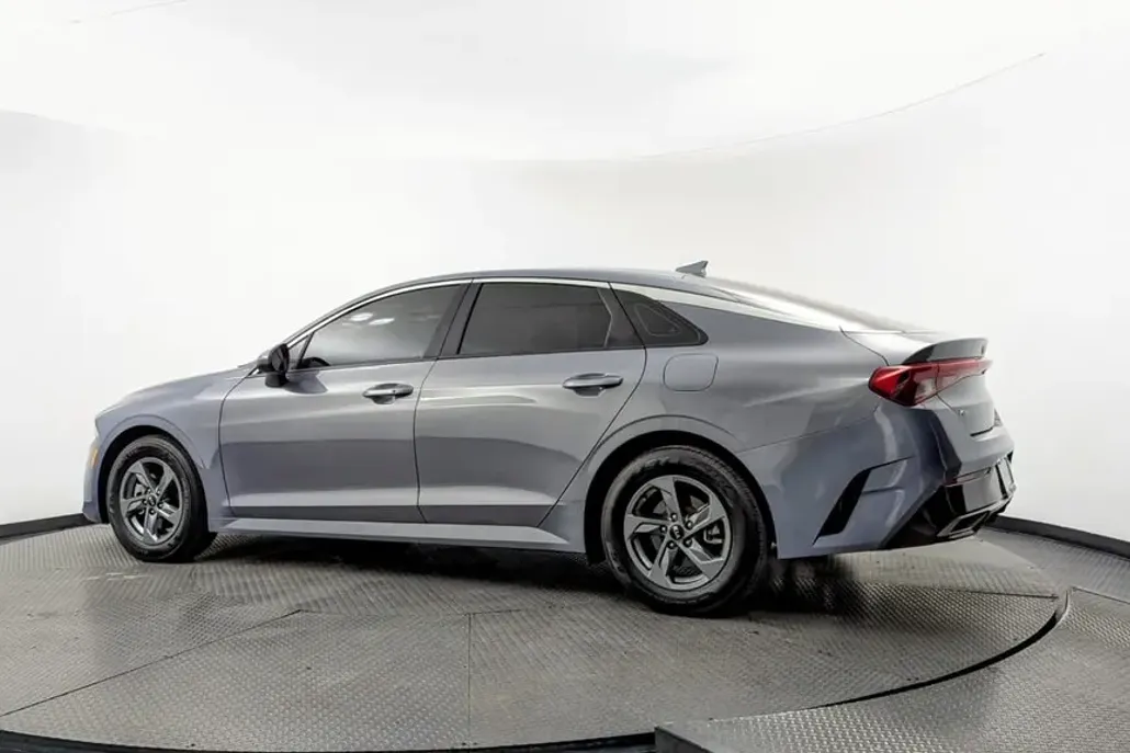 2021 Kia K5 LXS photo 1