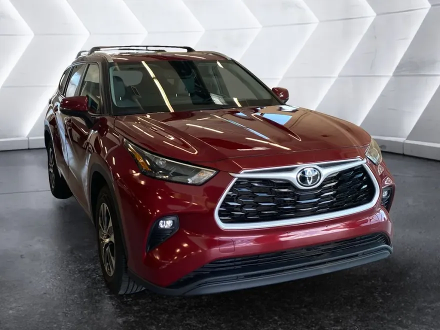 2023 Toyota Highlander XLE photo 1