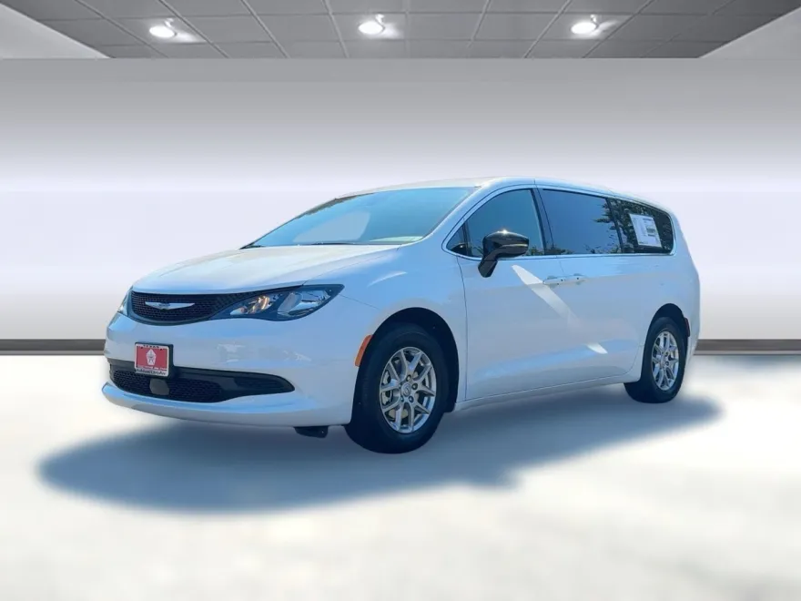 2026 Chrysler Voyager LX photo 1