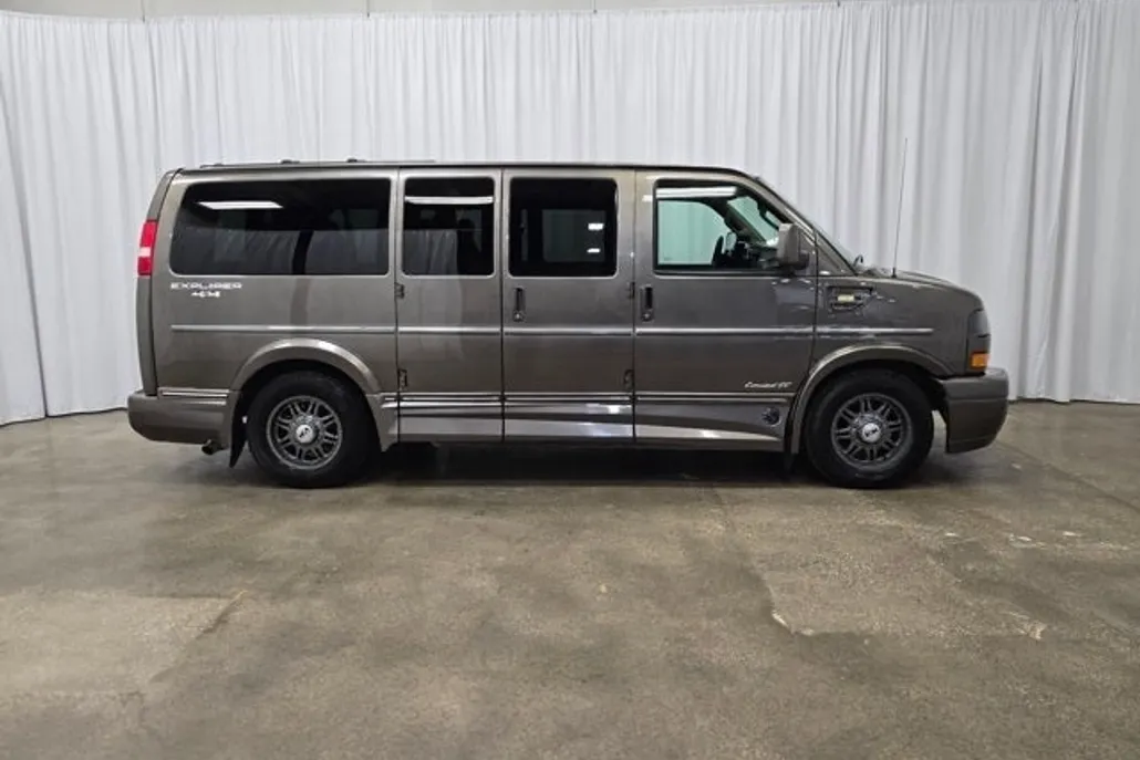 2018 Gmc Savana 2500 Passenger photo 1