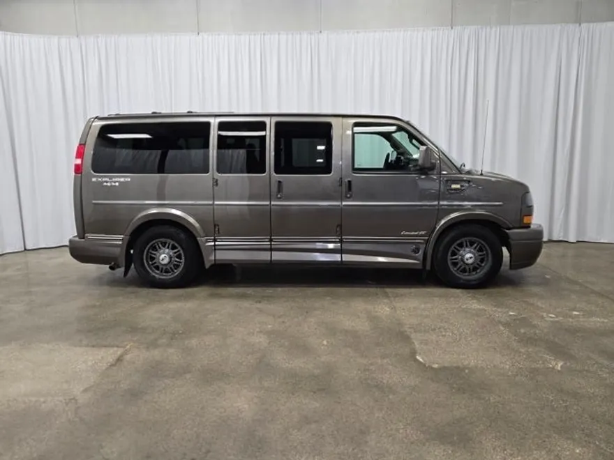 2018 Gmc Savana 2500 Passenger photo 1