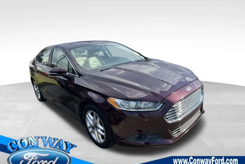 2013 Ford Fusion SE photo 1