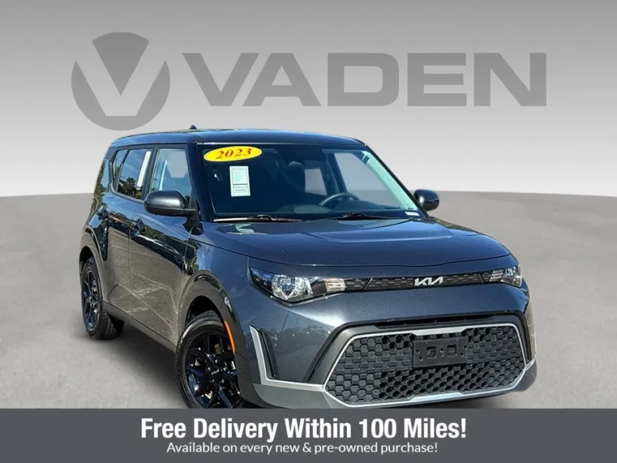 2023 Kia Soul LX photo 1