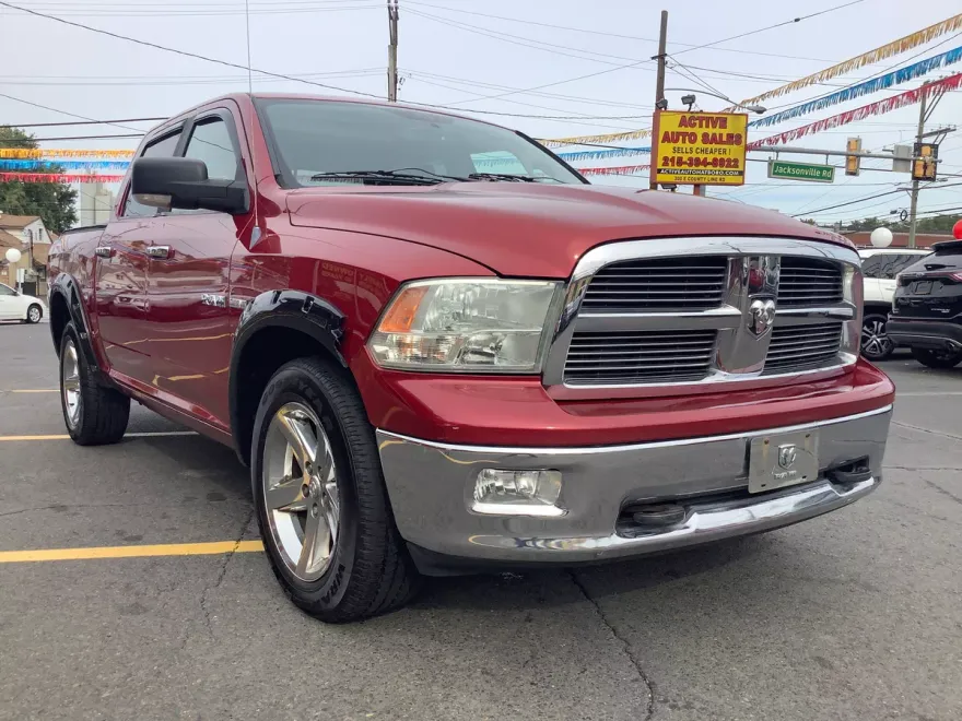 2010 Dodge Ram SLT photo 1