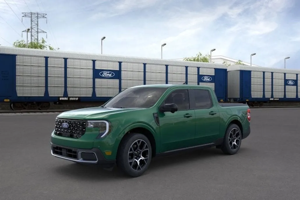 2025 Ford Maverick Lariat photo 1