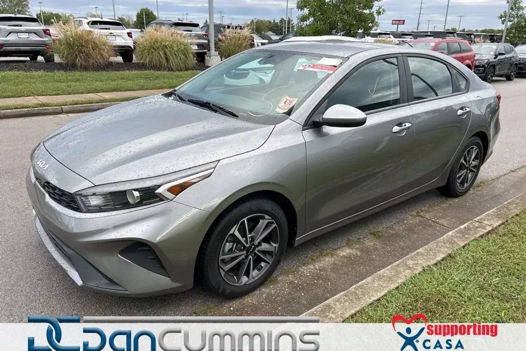 2022 Kia Forte LXS photo 1