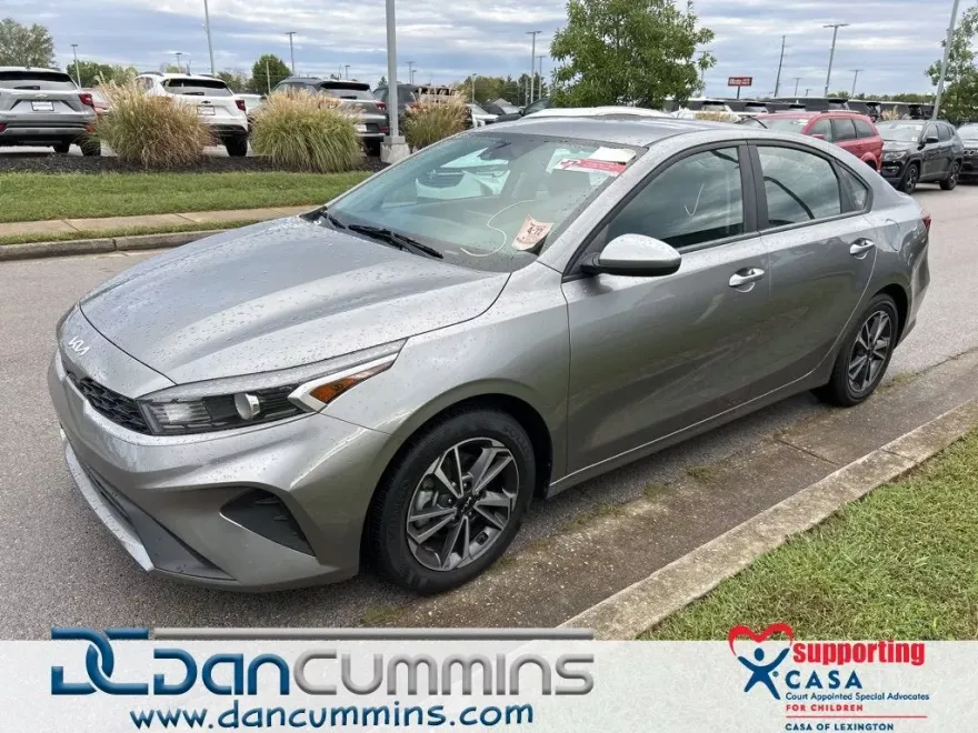 2022 Kia Forte LXS photo 1