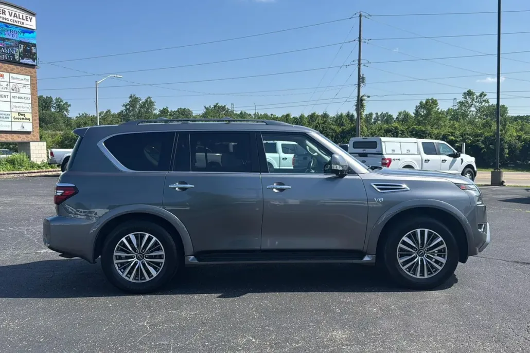2022 Nissan Armada SL photo 1