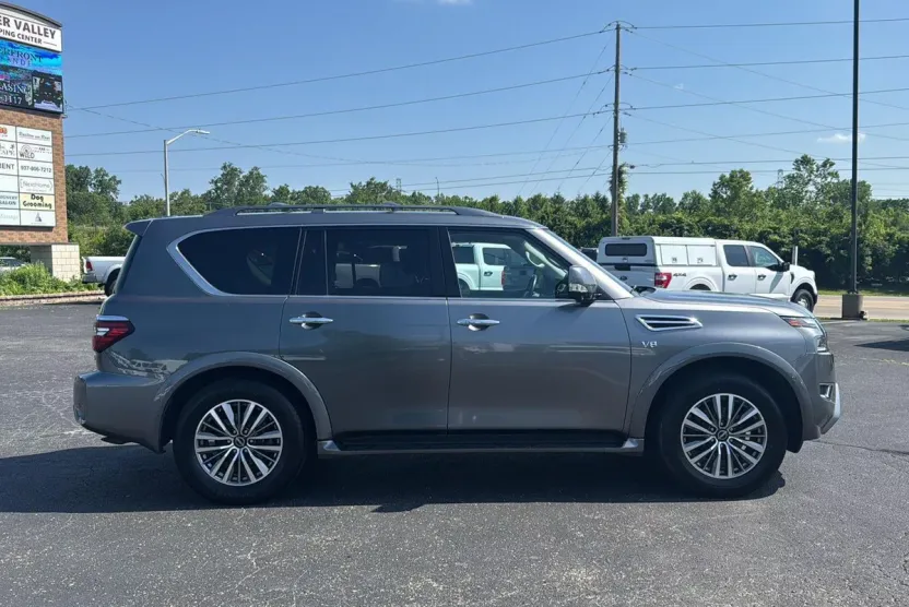 2022 Nissan Armada SL photo 1