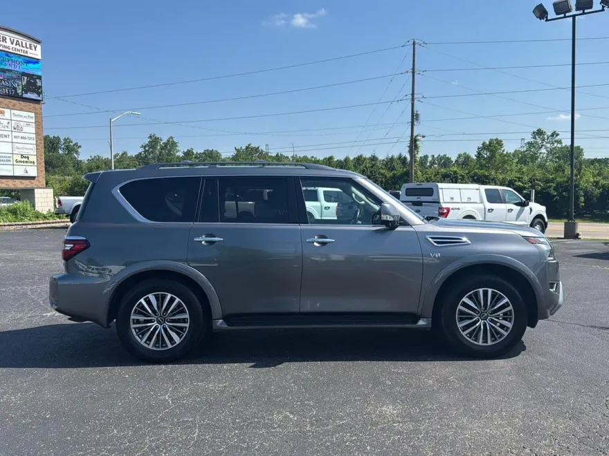 2022 Nissan Armada SL photo 1