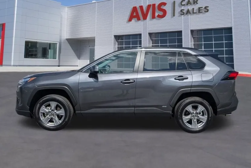 2025 Toyota RAV4 Hybrid XLE photo 1
