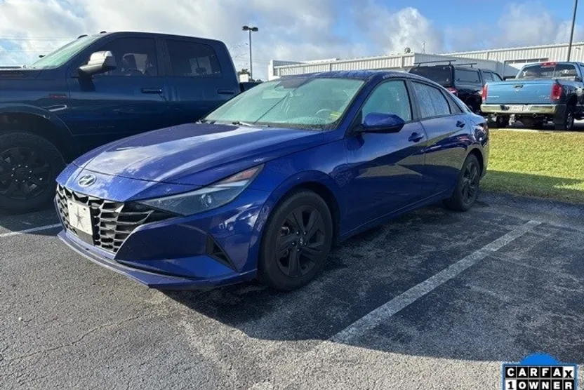 2021 Hyundai Elantra SEL photo 1