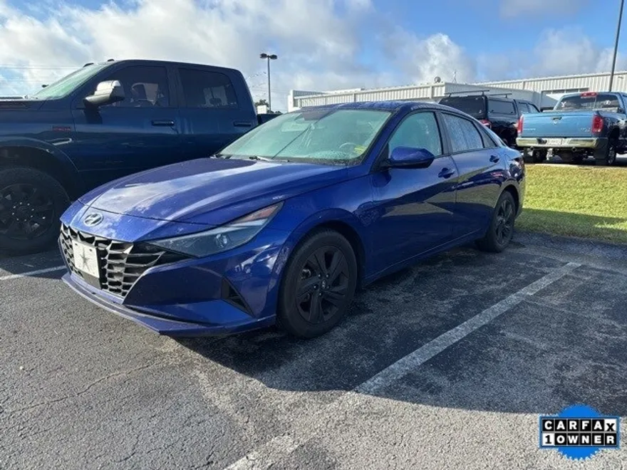 2021 Hyundai Elantra SEL photo 1