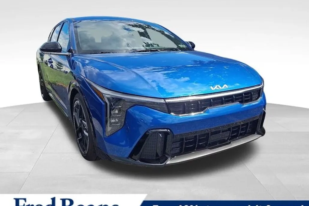 2025 Kia K4 GT-Line photo 1