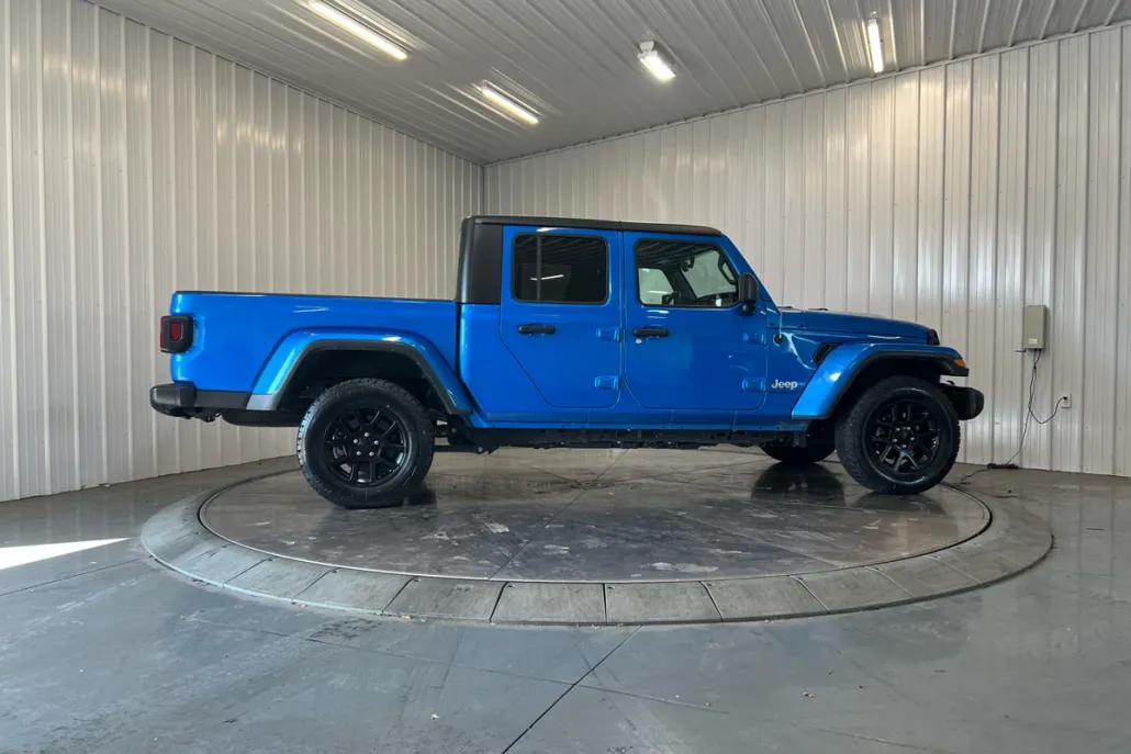 2023 Jeep Gladiator Overland photo 1