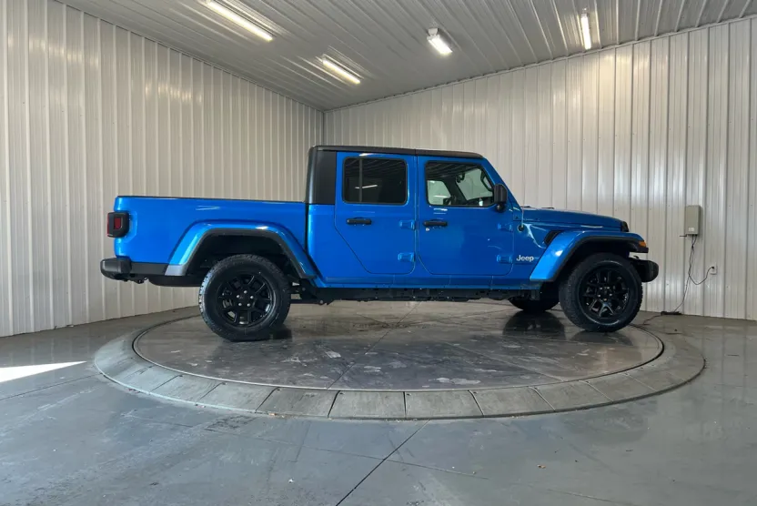 2023 Jeep Gladiator Overland photo 1