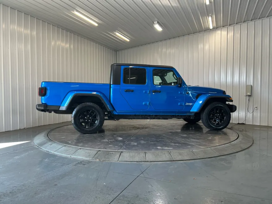 2023 Jeep Gladiator Overland photo 1