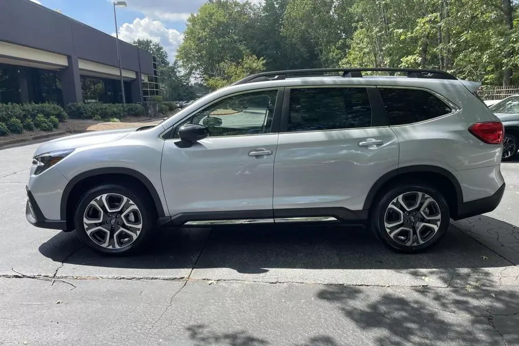 2025 Subaru Ascent Limited photo 1