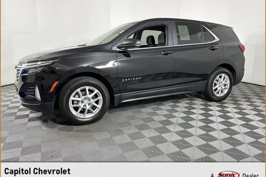 2023 Chevrolet Equinox LT photo 1