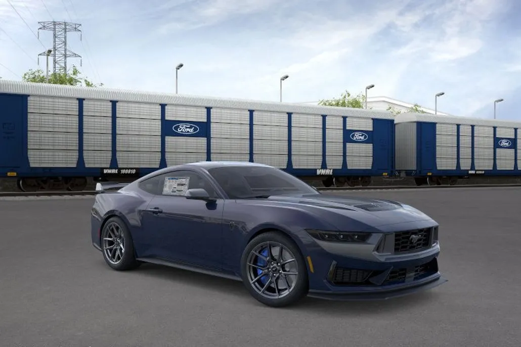 2025 Ford Mustang Dark Horse photo 1