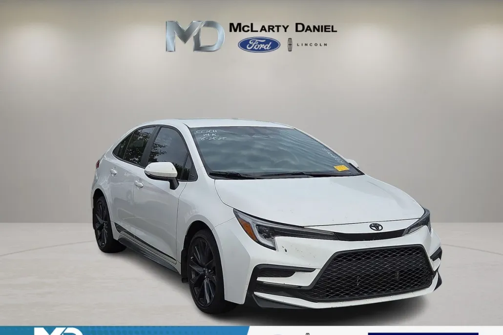 2024 Toyota Corolla SE photo 1
