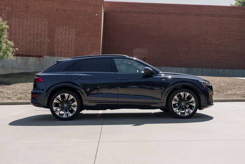 2025 Audi Q8 55 Premium Plus photo 1