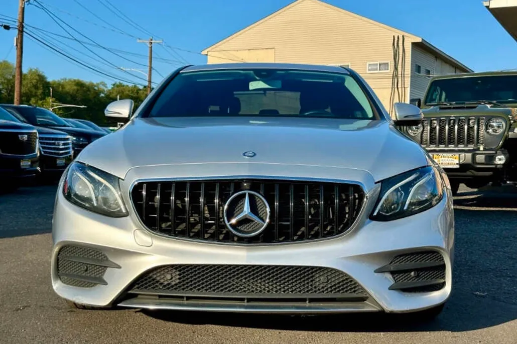 2017 Mercedes Benz E 300 photo 1