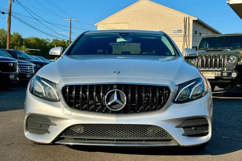 2017 Mercedes Benz E 300 photo 1