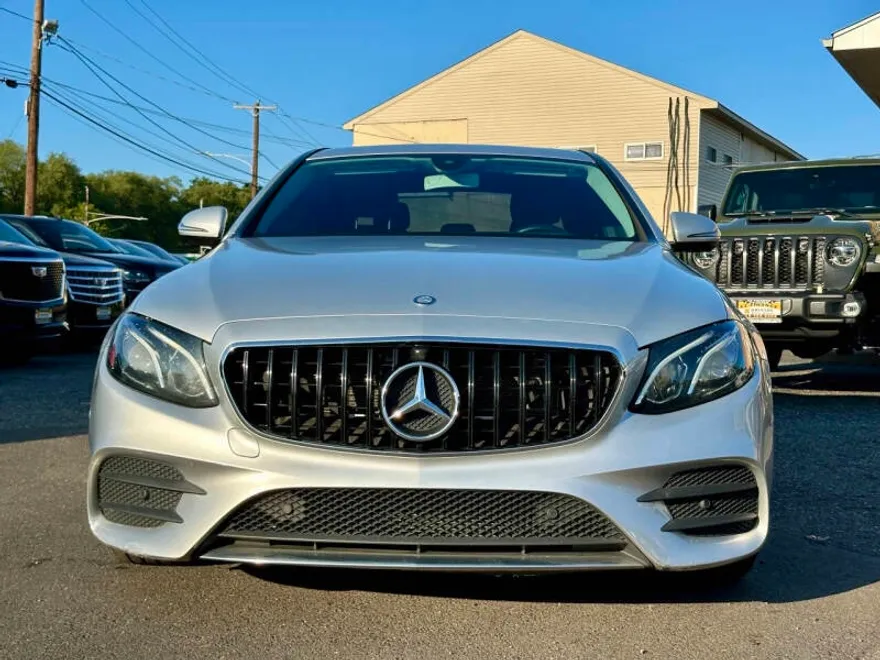 2017 Mercedes Benz E 300 photo 1