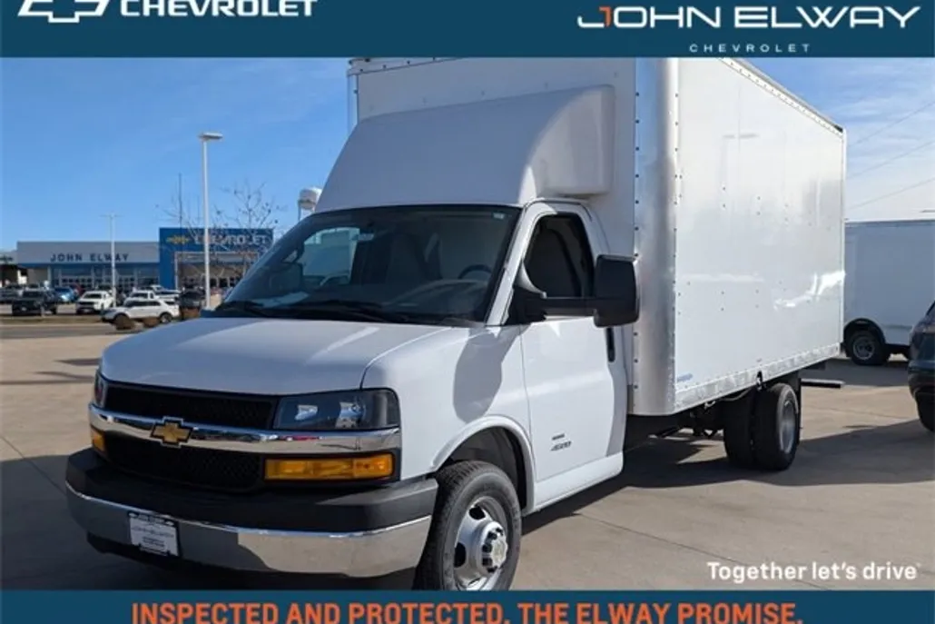 2024 Chevrolet Express Cutaway photo 1
