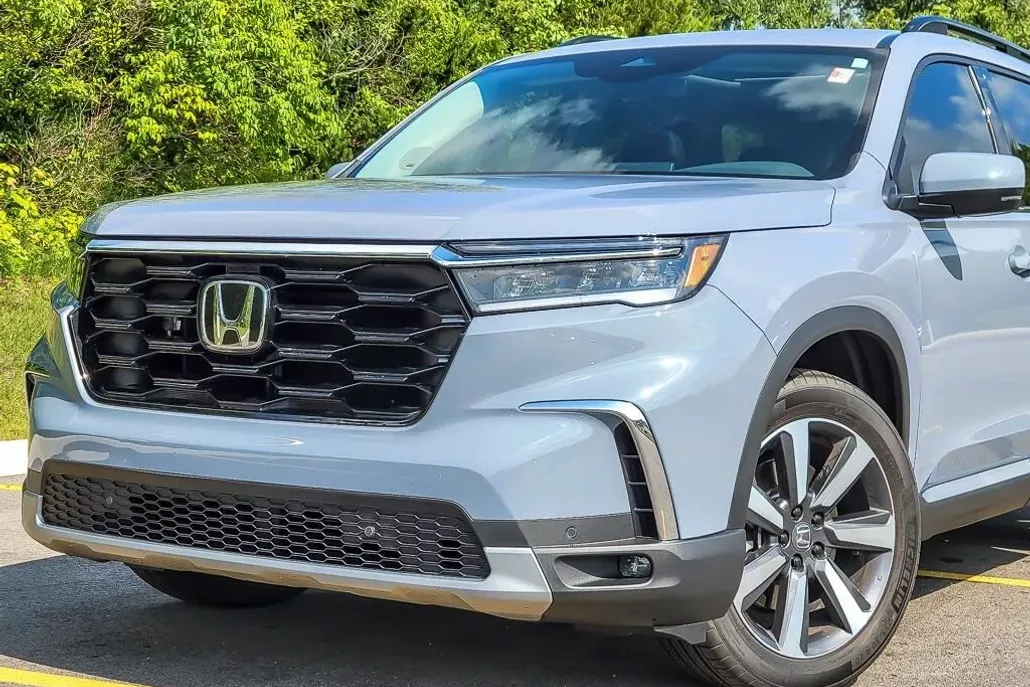 2025 Honda Pilot Touring photo 1