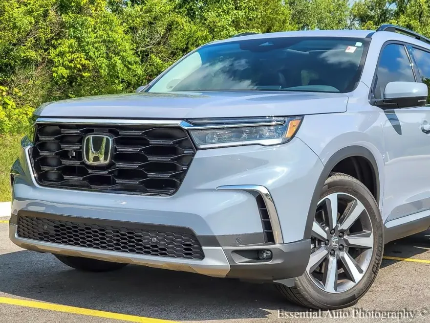 2025 Honda Pilot Touring photo 1