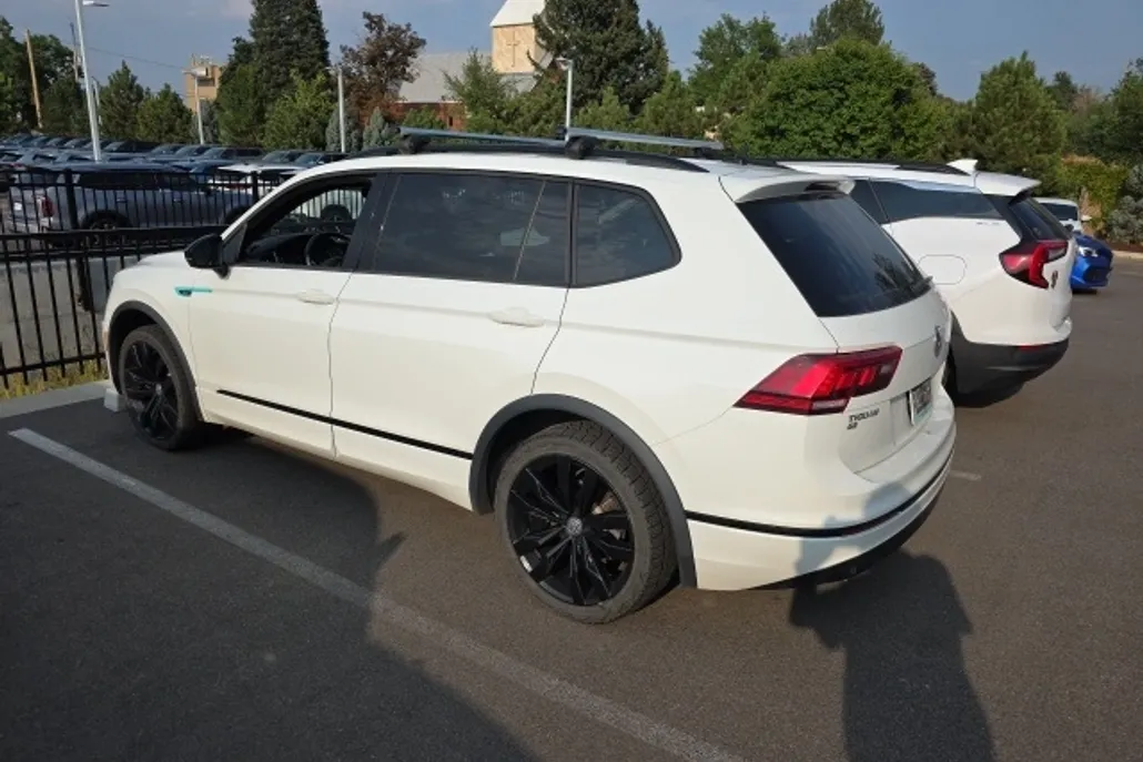 2021 Volkswagen Tiguan SE R-Line Black photo 1