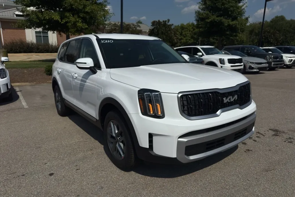 2025 Kia Telluride LX photo 1