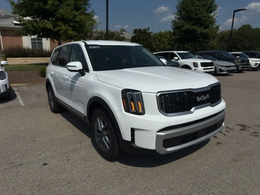 2025 Kia Telluride LX photo 1