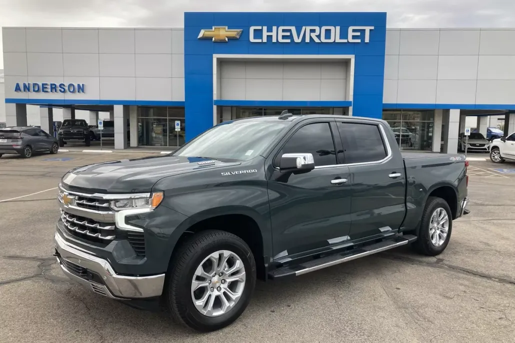 2025 Chevrolet Silverado 1500 LT photo 1
