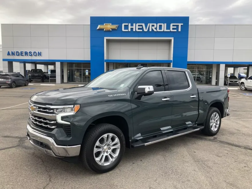 2025 Chevrolet Silverado 1500 LT photo 1