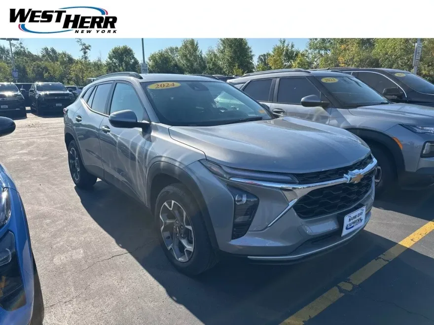 2024 Chevrolet Trax LT photo 1