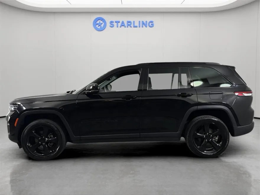 2023 Jeep Grand Cherokee Altitude photo 1