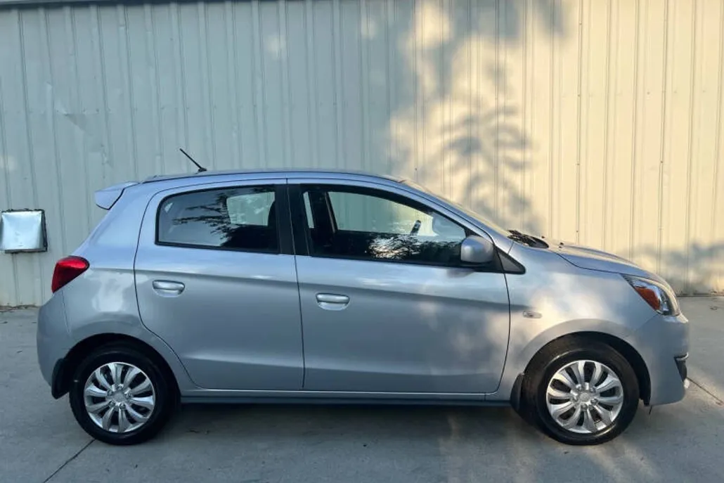 2018 Mitsubishi Mirage ES photo 1