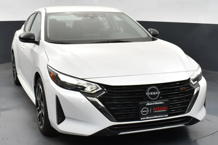 2025 Nissan Sentra SR photo 1