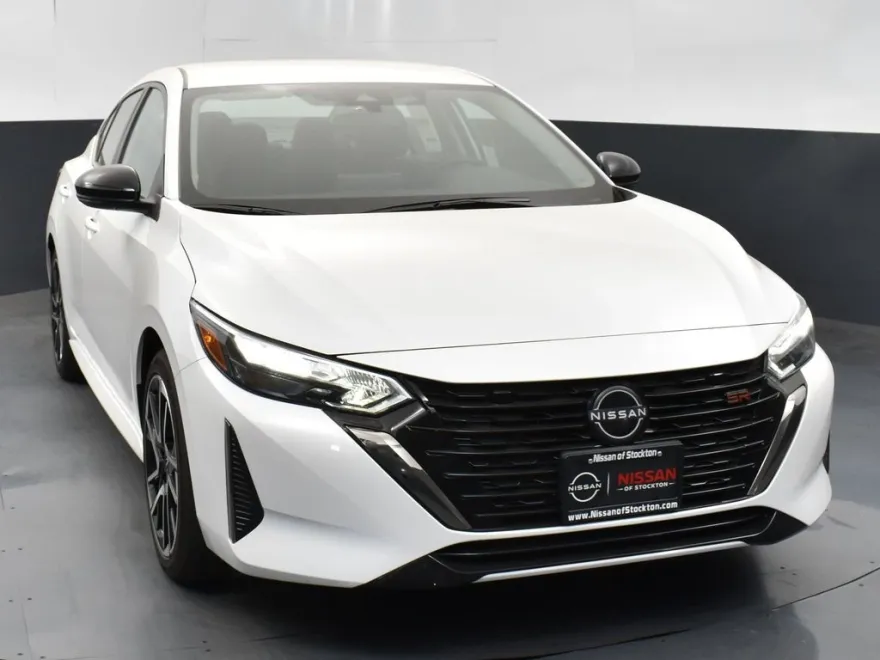 2025 Nissan Sentra SR photo 1