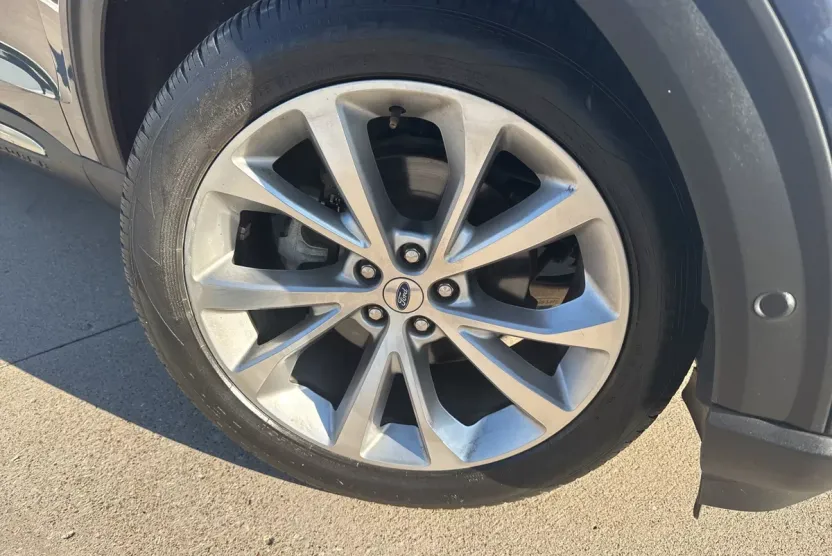 2021 Ford Explorer Platinum photo 1