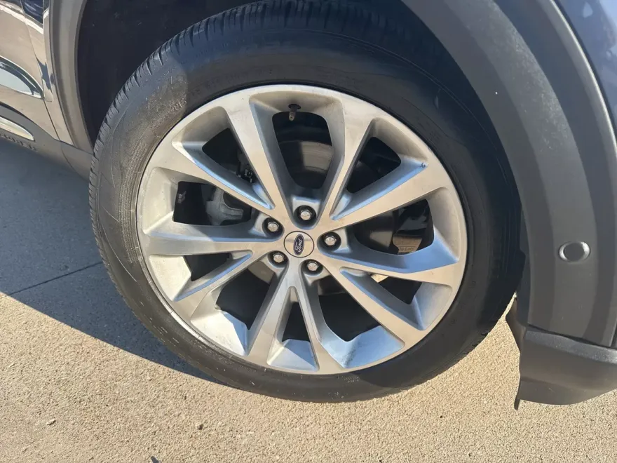 2021 Ford Explorer Platinum photo 1