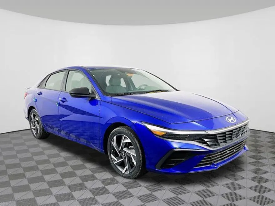 2025 Hyundai Elantra SEL Sport photo 1