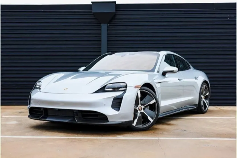2020 Porsche Taycan Turbo S photo 1
