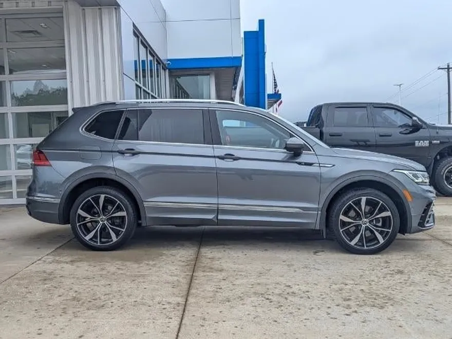 2022 Volkswagen Tiguan SEL Premium R-Line photo 1
