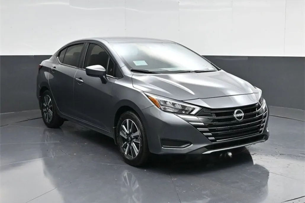 2025 Nissan Versa 1.6 SV photo 1