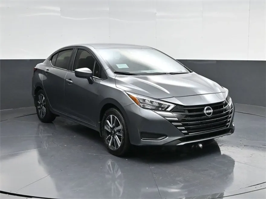 2025 Nissan Versa 1.6 SV photo 1
